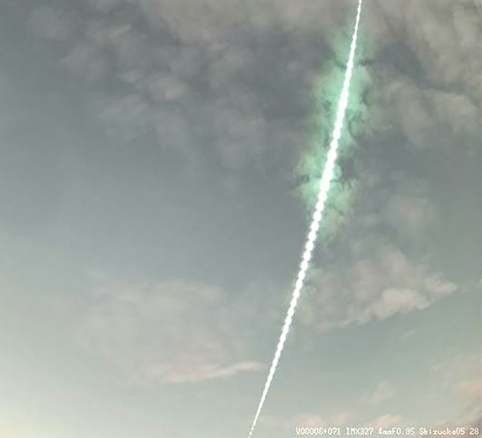 Hiện tượng lạ xuất hiện trên bầu trời Nhật Bản, video vụ việc khiến dân mạng đưa ra giả thuyết đầy bất ngờ - Ảnh 3.