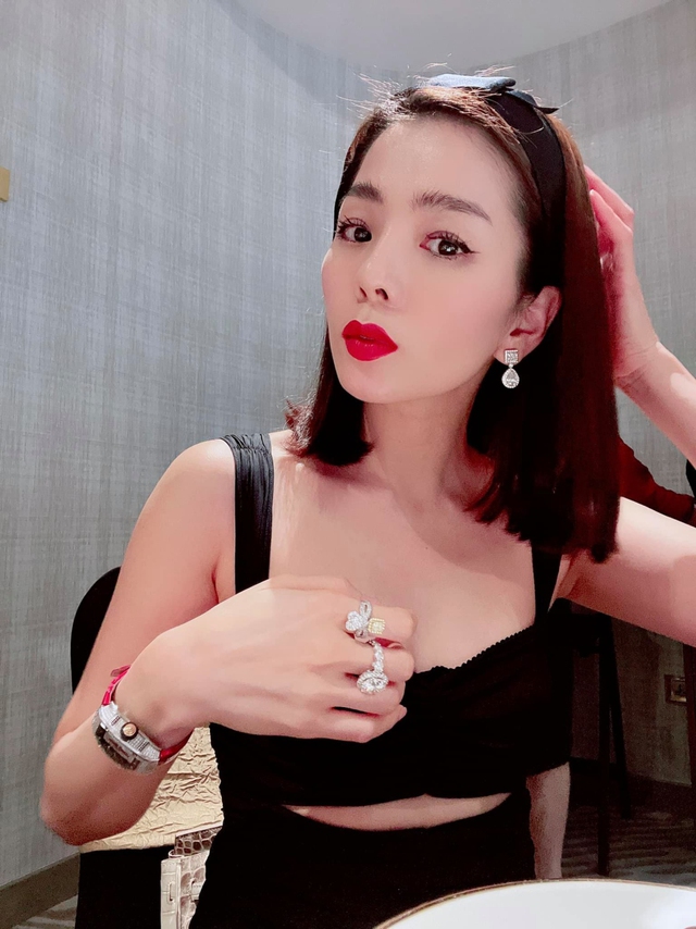 3 &quot;chị đẹp&quot; là đại gia kim cương của showbiz Việt: Người có 10 siêu thị, kẻ buồn lại mang tài sản ra đếm - Ảnh 6.