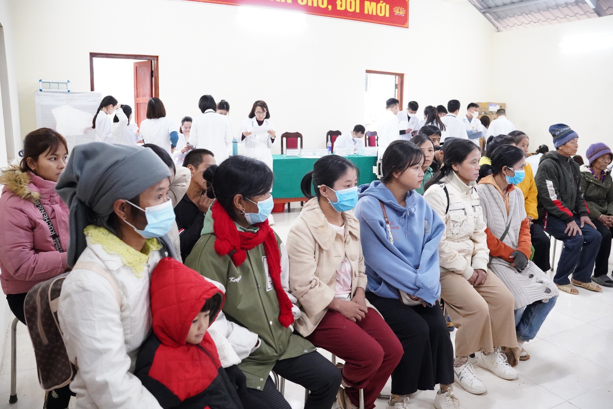 ‘Tết ấm vùng cao’ của Báo Sức khỏe và Đời sống chở những yêu thương đến với 1000 hộ dân vùng cao huyện Nậm Nhùn, Lai Châu- Ảnh 11.