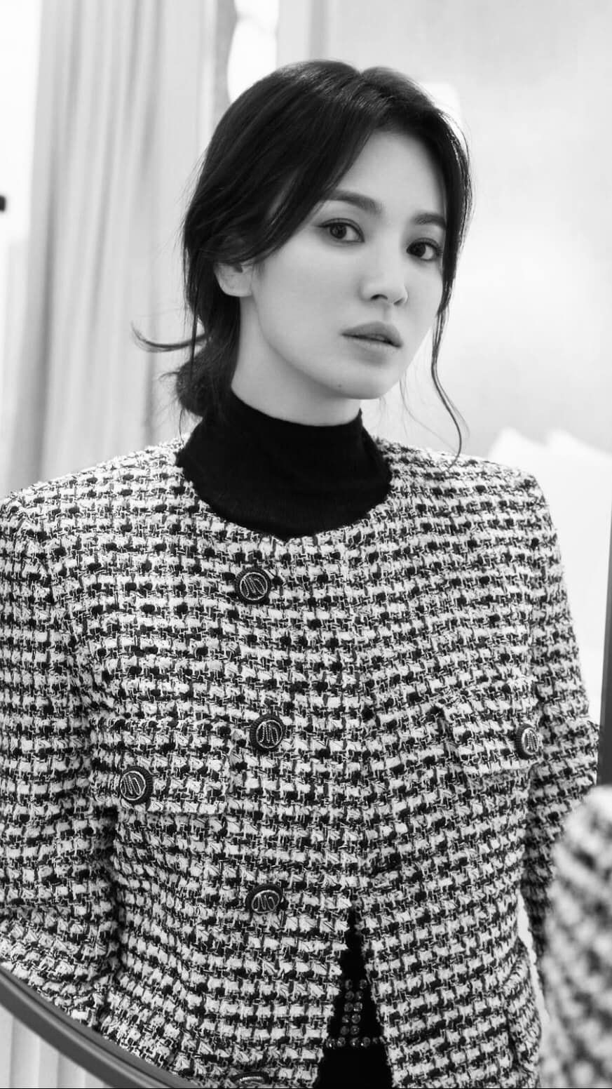 Kiểu tóc của Song Hye Kyo: Xoăn nhẹ bồng bềnh, buộc hay búi gọn đều đẹp tựa nàng thơ- Ảnh 14.
