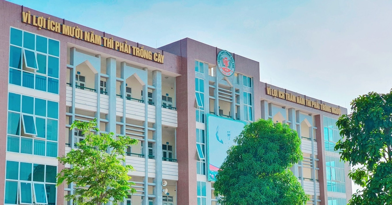 Nữ sinh Hà Nội bị cắt quần do không mặc đồng phục, nhà trường nói gì?