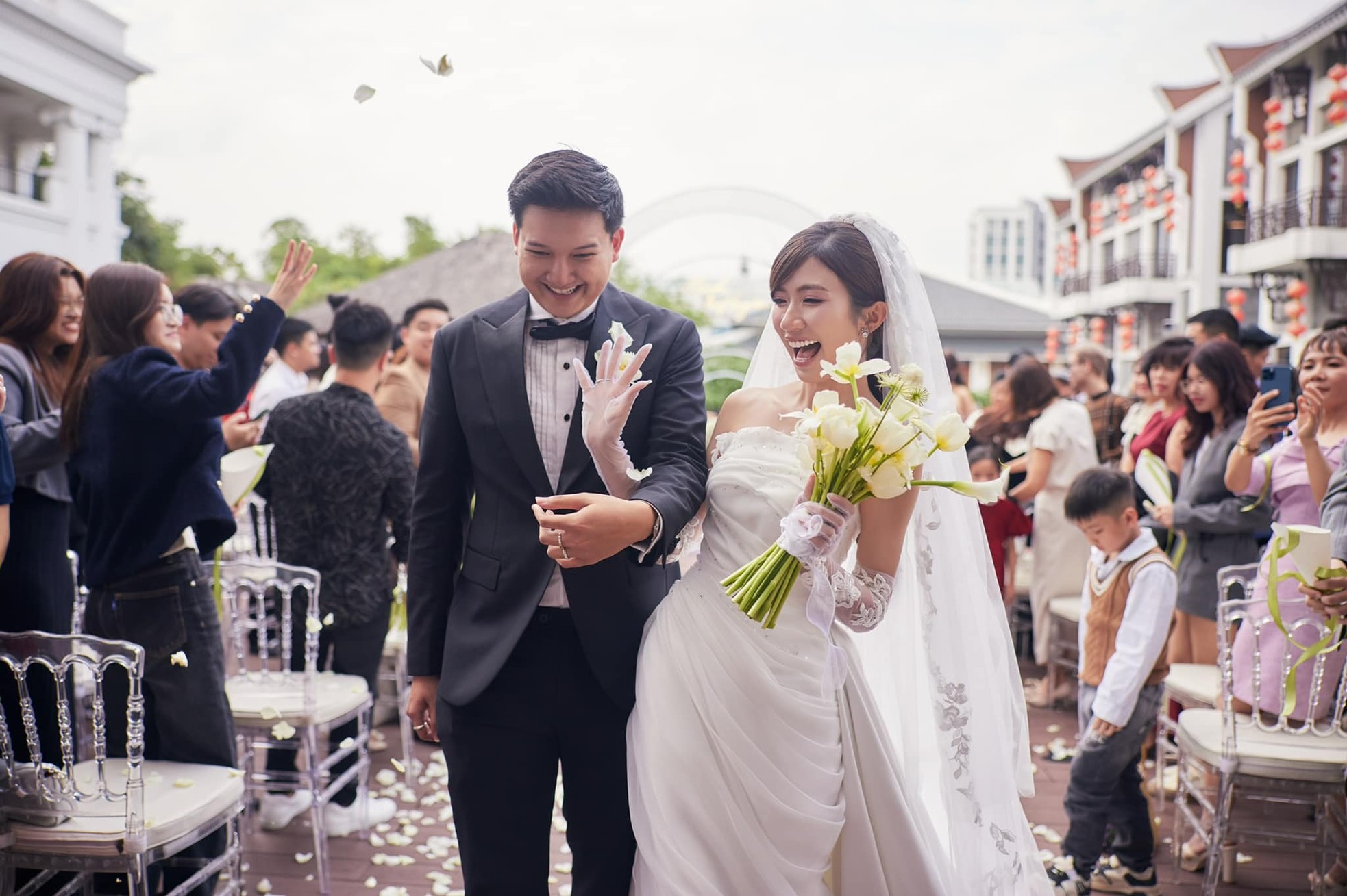 Cháu trai NSƯT Chí Trung bí mật tặng vợ mới cưới 1 chiếc xe hơi ngay trong ngày tổ chức hôn lễ- Ảnh 8.