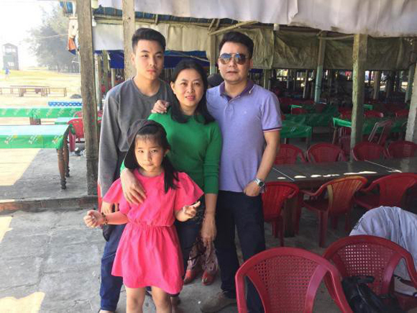 Hôn nhân đời thực của diễn viên VFC: NSƯT Trịnh Mai Nguyên ấm êm bên vợ ngoài ngành - Ảnh 9.