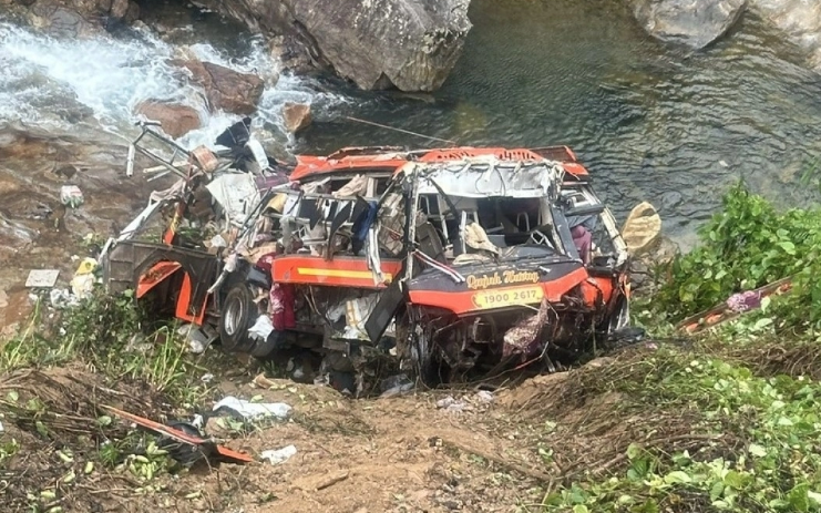 Xác định nguyên nhân ban đầu vụ xe khách lao xuống vực trên cao tốc La Sơn - Túy Loan