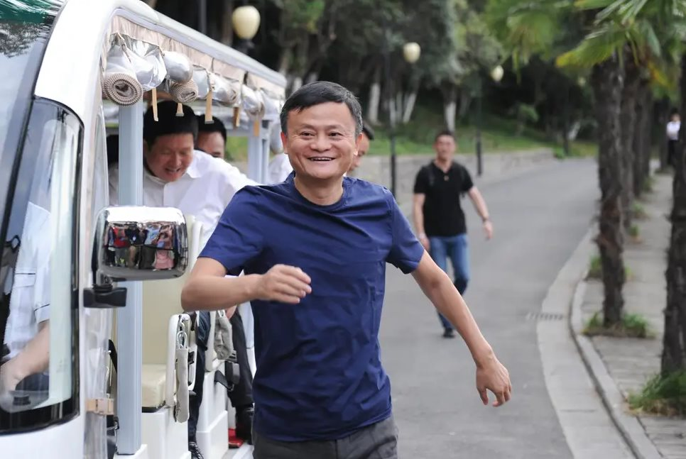 Tỷ phú Jack Ma hiện ra sao sau thời gian 'mai danh ẩn tích'? - Ảnh 6.