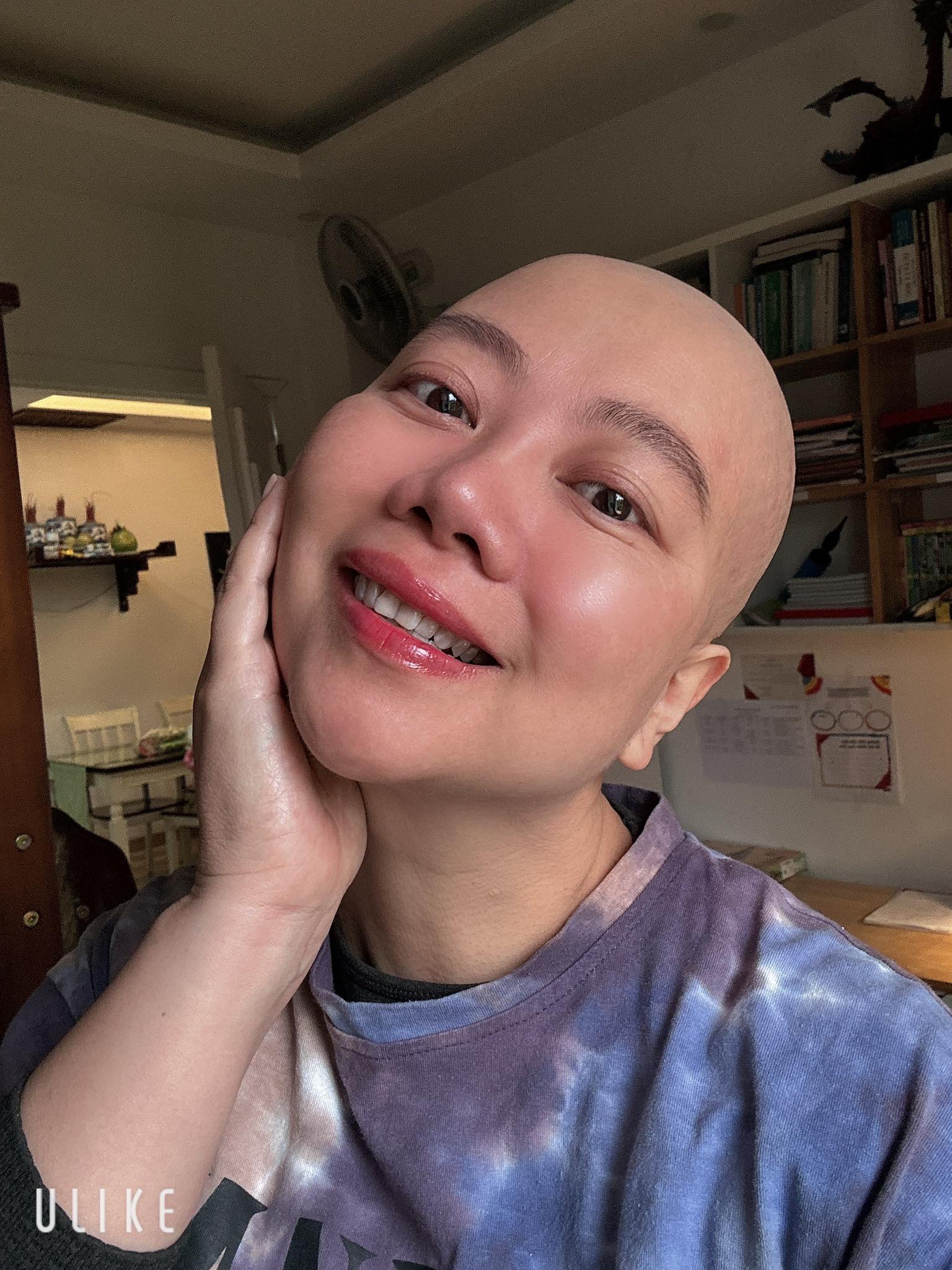 Bà mẹ Hà Nội phát hiện ung thư vú nhờ dấu hiệu lạ trong lúc tắm, nghị lực 