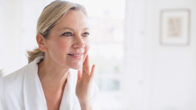 6 điều nên làm để có làn da đẹp sau tuổi 50 - Ảnh 2.