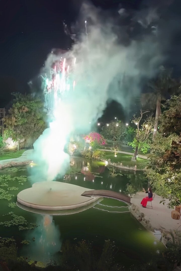 Ca sĩ Mỹ Tâm để lộ góc đẹp ngỡ ngàng tại biệt phủ rộng lớn trong video mừng năm mới