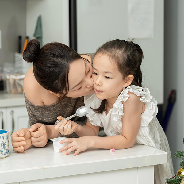 Con gái lai Tây đáng yêu của Lan Phương: Mới 5 tuổi đã được khán giả dự đoán là mỹ nhân tương lai - Ảnh 3.