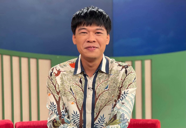 Nam diễn viên bất ngờ có mặt trong 'Táo quân 2025' vào phút chót, đời thực sống viễn mãn bên vợ xinh đẹp, giỏi giang- Ảnh 3.