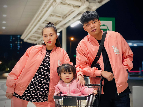 Nam diễn viên bất ngờ có mặt trong 'Táo quân 2025' vào phút chót, đời thực sống viễn mãn bên vợ xinh đẹp, giỏi giang- Ảnh 9.