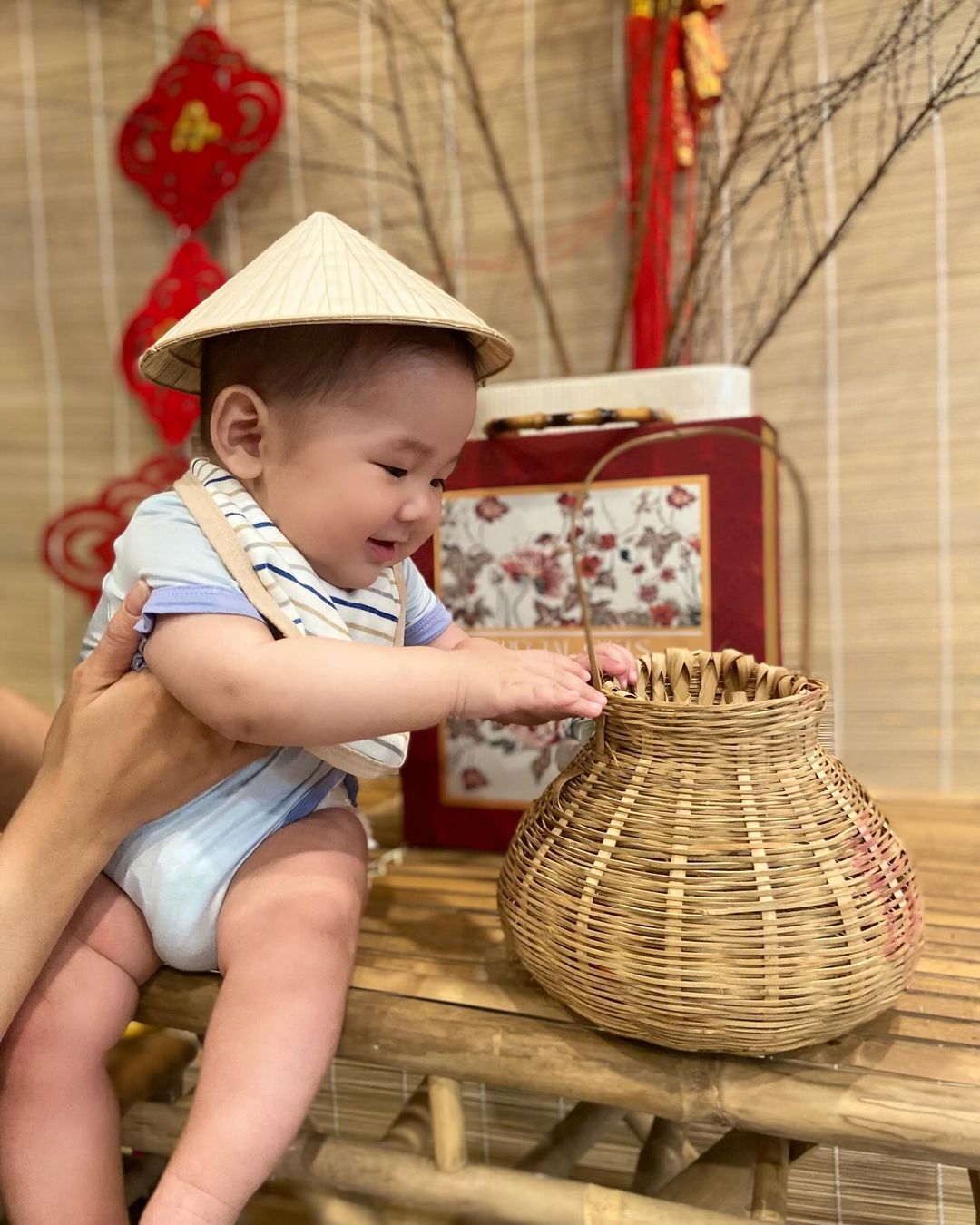 Minh Hằng khoe con trai 5 tháng tuổi: Gương mặt bụ bẫm và ngoại hình cứng cáp khiến dân mạng đòi lập fanclub - Ảnh 2.
