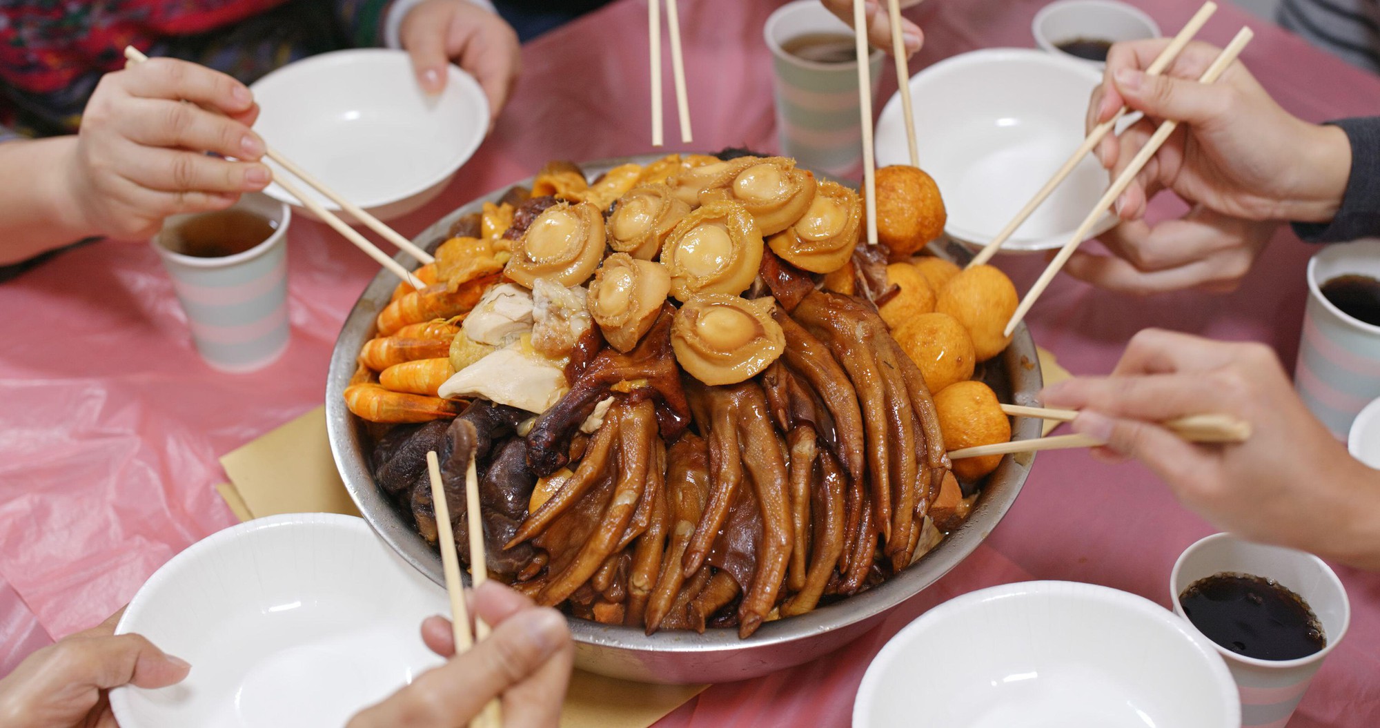 Ăn Tết Nguyên đán như người bản địa: Trải nghiệm nét văn hóa truyền thống và các lễ hội chỉ có tại Hồng Kông - Ảnh 1.