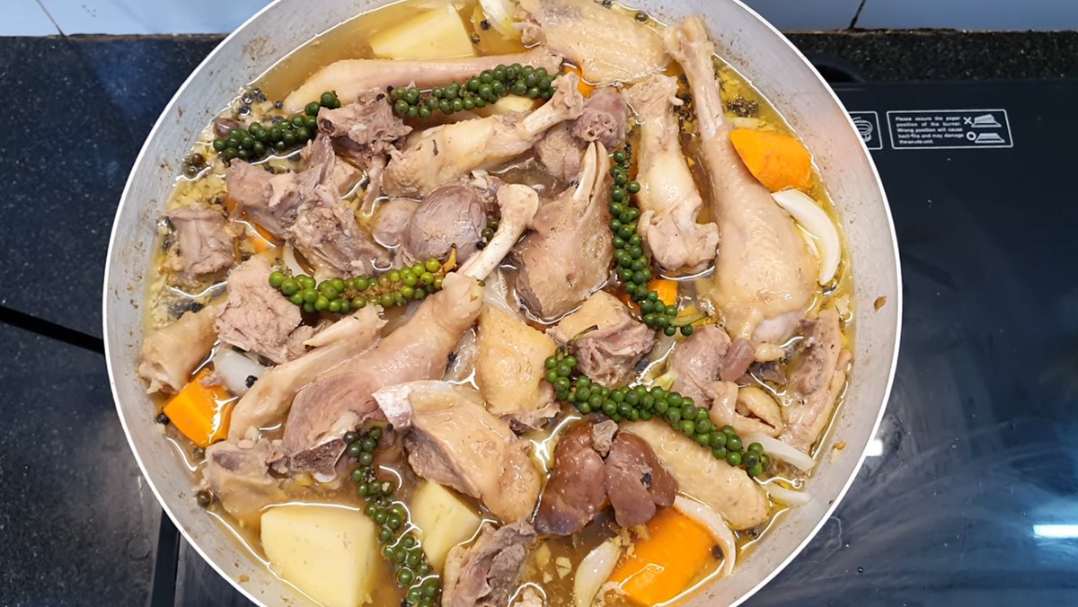 Công thức làm món lẩu gà nấu tiêu xanh cay nồng, siêu hợp cho mùa đông - Ảnh 14.