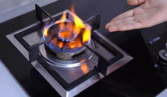 Hiện tượng lạ ở bếp gas: Nhẹ thì mất tiền, nặng thì cháy nổ, nhìn thấy phải kiểm tra ngay - Ảnh 1.