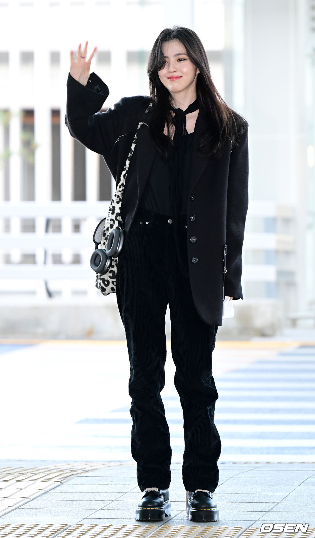Phong cách diện quần jeans của Han So Hee: Phối đồ dịu dàng hay cá tính cũng đều đẹp xuất sắc - Ảnh 9.