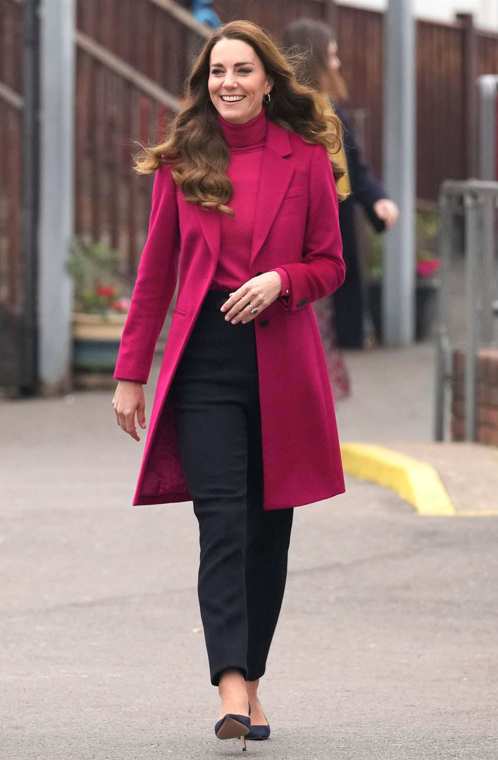 Vương phi Kate Middleton gợi ý 10 cách mặc quần ống đứng chuẩn thanh lịch cho phụ nữ trên 40 tuổi - Ảnh 10.