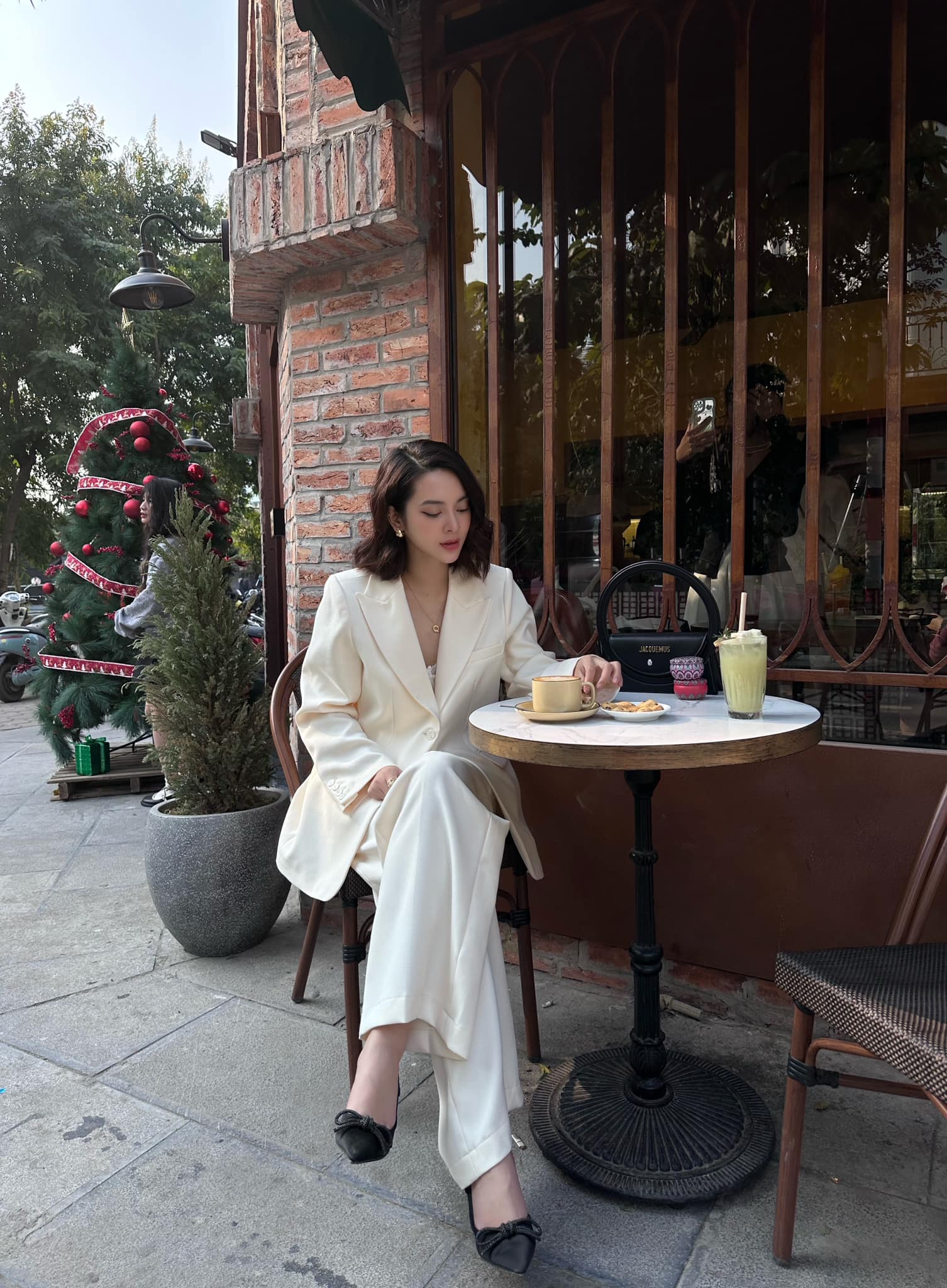 Soi gu thời trang mùa đông của Quỳnh Lương - 'bạn gái' Trọng Lân 'Không ngại cưới' - Ảnh 11.