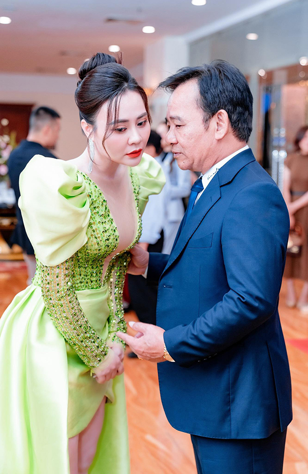 Rộ tin đồn NSƯT Quang Tèo có mối quan hệ 'trên tình đồng nghiệp' với hoa hậu Phan Kim Oanh - Ảnh 2.