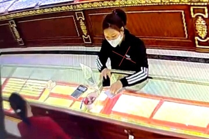 Bắt 'nữ tặc' cướp giật tiệm vàng ở Nghệ An - Ảnh 1.