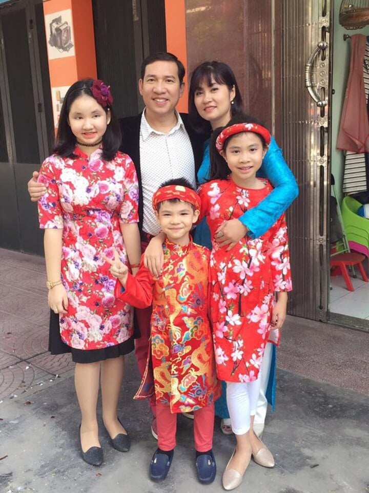 Nhan sắc vợ xinh đẹp, kém 11 tuổi của NSƯT Quang Thắng - Ảnh 3.