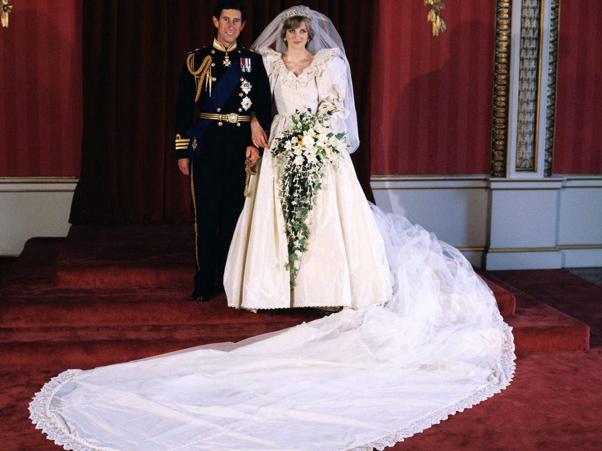 4 bộ váy cưới Hoàng gia đắt đỏ bậc nhất: Vương phi Kate diện mẫu 10 tỷ cũng không bằng trùm cuối- Ảnh 2.