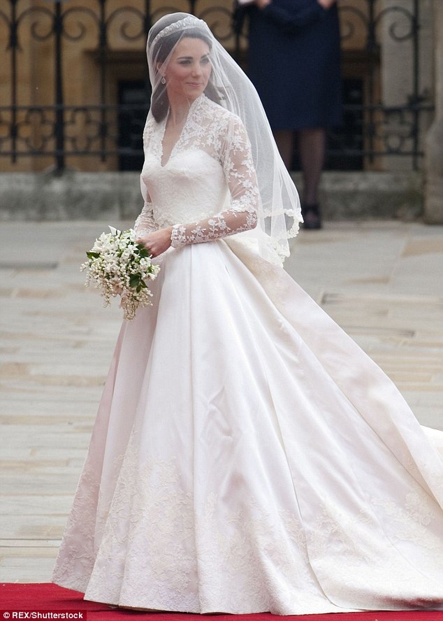 4 bộ váy cưới Hoàng gia đắt đỏ bậc nhất: Vương phi Kate diện mẫu 10 tỷ cũng không bằng trùm cuối- Ảnh 8.