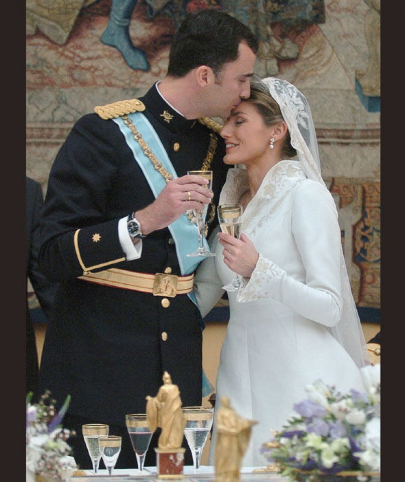 4 bộ váy cưới Hoàng gia đắt đỏ bậc nhất: Vương phi Kate diện mẫu 10 tỷ cũng không bằng trùm cuối- Ảnh 10.
