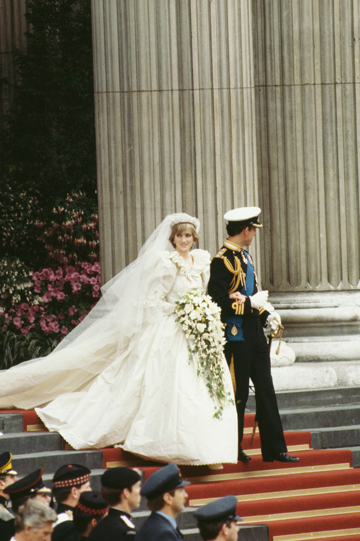 4 bộ váy cưới Hoàng gia đắt đỏ bậc nhất: Vương phi Kate diện mẫu 10 tỷ cũng không bằng trùm cuối- Ảnh 3.