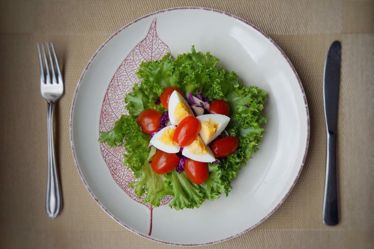 Sao phim 'Sex and the City' ưa dùng món salad bình dân cực tốt để dưỡng trắng da, thải độc và giảm cân- Ảnh 7.