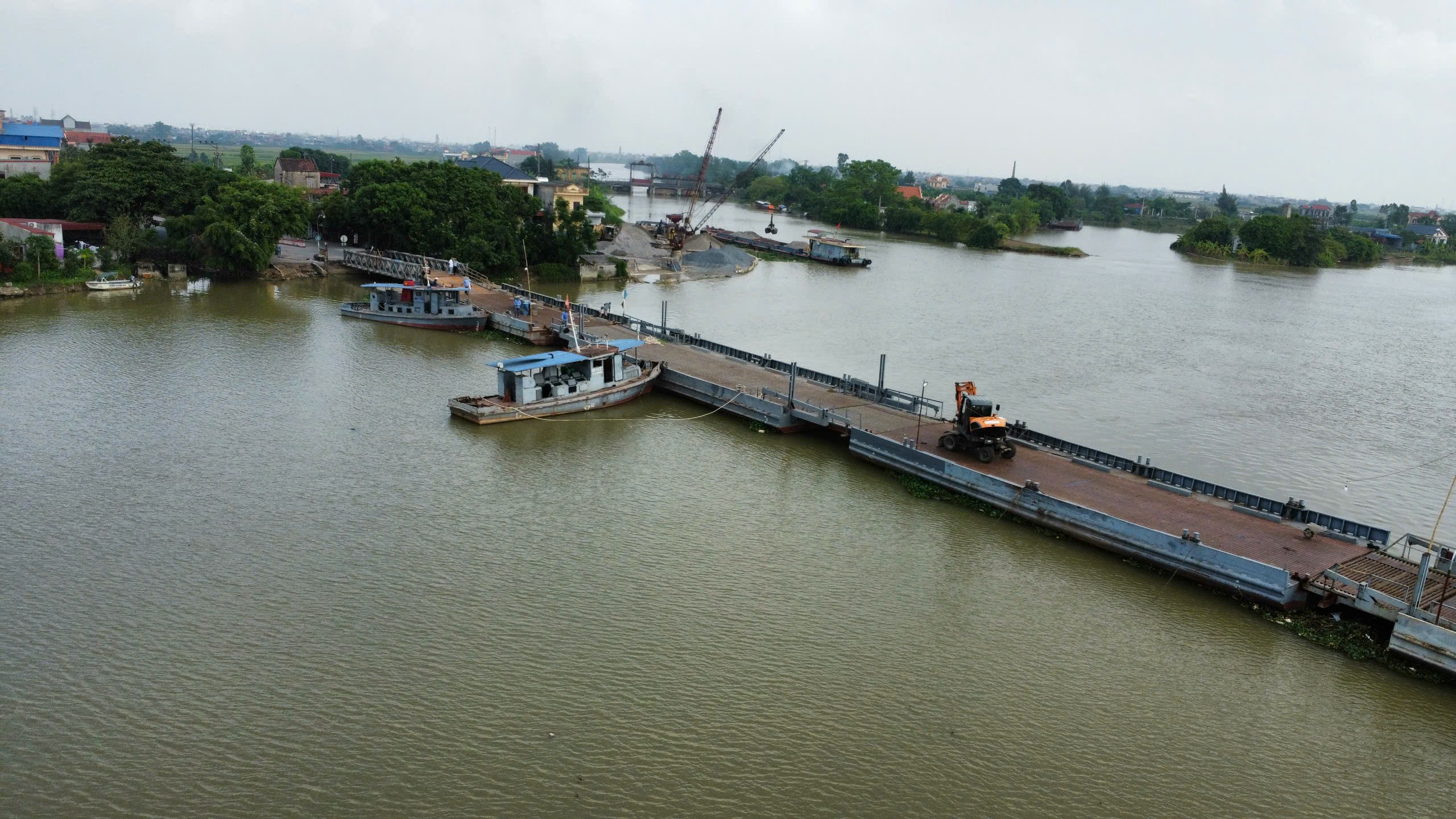 Sau sự cố bị đứt, cầu phao Ninh Cường ở Nam Định đã được nối và chờ ngày thông xe- Ảnh 6.