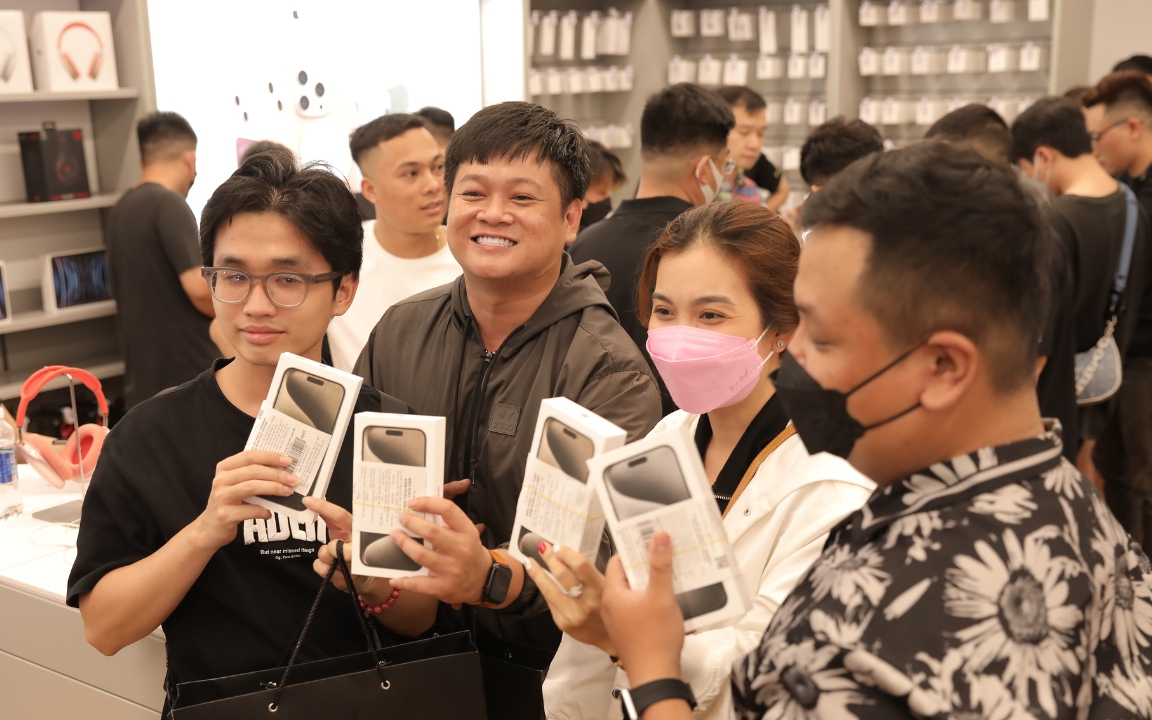 Sau búp bê Labubu, xu hướng đổi Iphone 16 lại lên ngôi, giới trẻ có quá chuộng &quot;phông bạt&quot;?