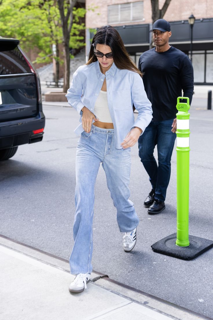 Kendall Jenner gợi ý 4 mẫu giày hoàn hảo để phối với quần jeans- Ảnh 7.