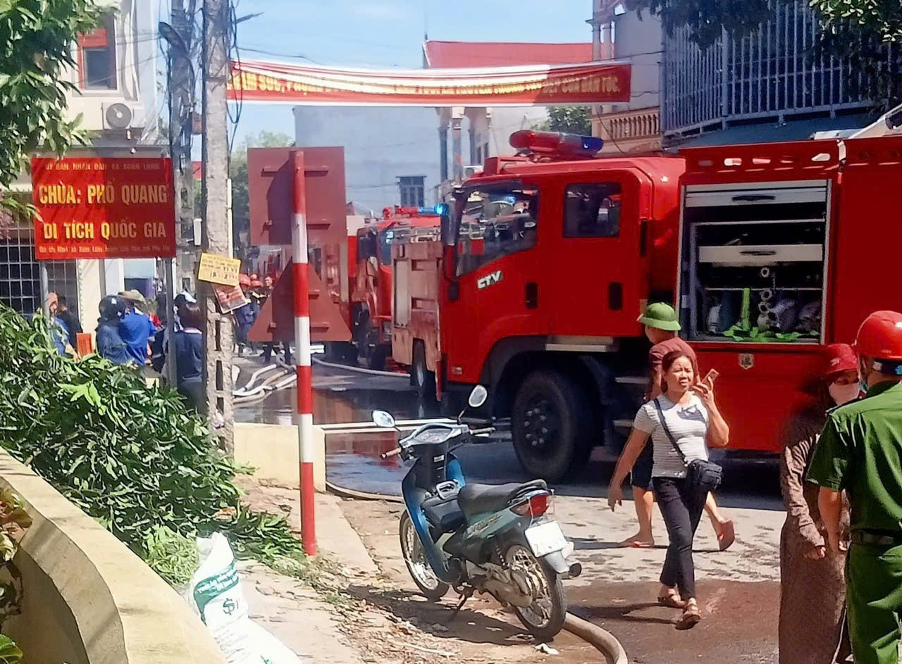 Tin tối 23/10: Tin mới nhất về bão Trà Mi; Quả đồi ở Lâm Đồng xuất hiện vết nứt khiến người dân lo lắng- Ảnh 5.