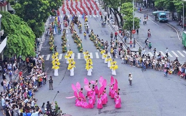 Tin sáng 24/10: Phương án nghỉ lễ Quốc khánh và 30/4 - 1/5 năm 2025; Ủy ban kiểm tra vào cuộc vụ "Chủ tịch xã rời nhà nghỉ cùng phụ nữ lạ"