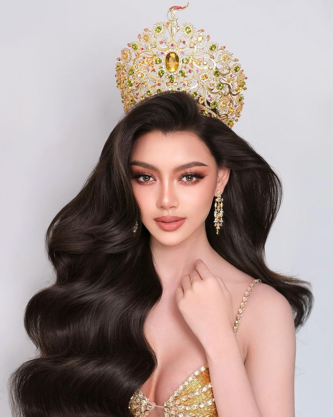 Miss Grand Myanmar trả lại vương miện Á hậu 2, Giám đốc quốc gia xin từ chức - Ảnh 1.