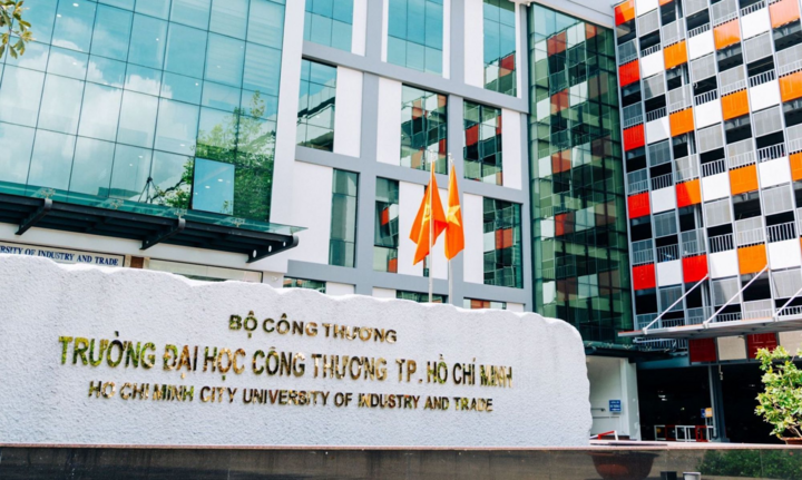 Trường đại học đầu tiên chốt thưởng Tết 2025, lao công nhận bằng mức hiệu trưởng - Ảnh 1.