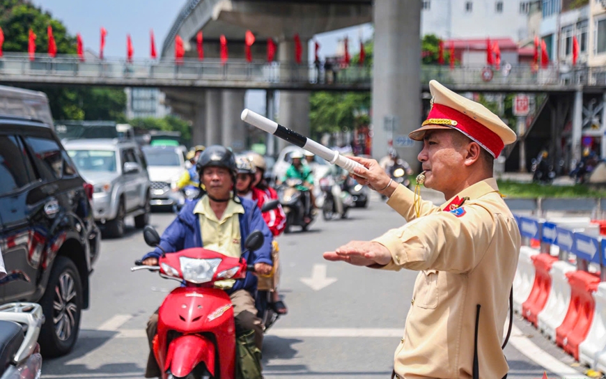 Tin sáng 4/10: Hà Nội cấm nhiều tuyến đường để phục vụ "Ngày hội văn hóa vì hòa bình"; Ngăn chặn người phụ nữ chuyển 200 triệu cho kẻ giả danh công an