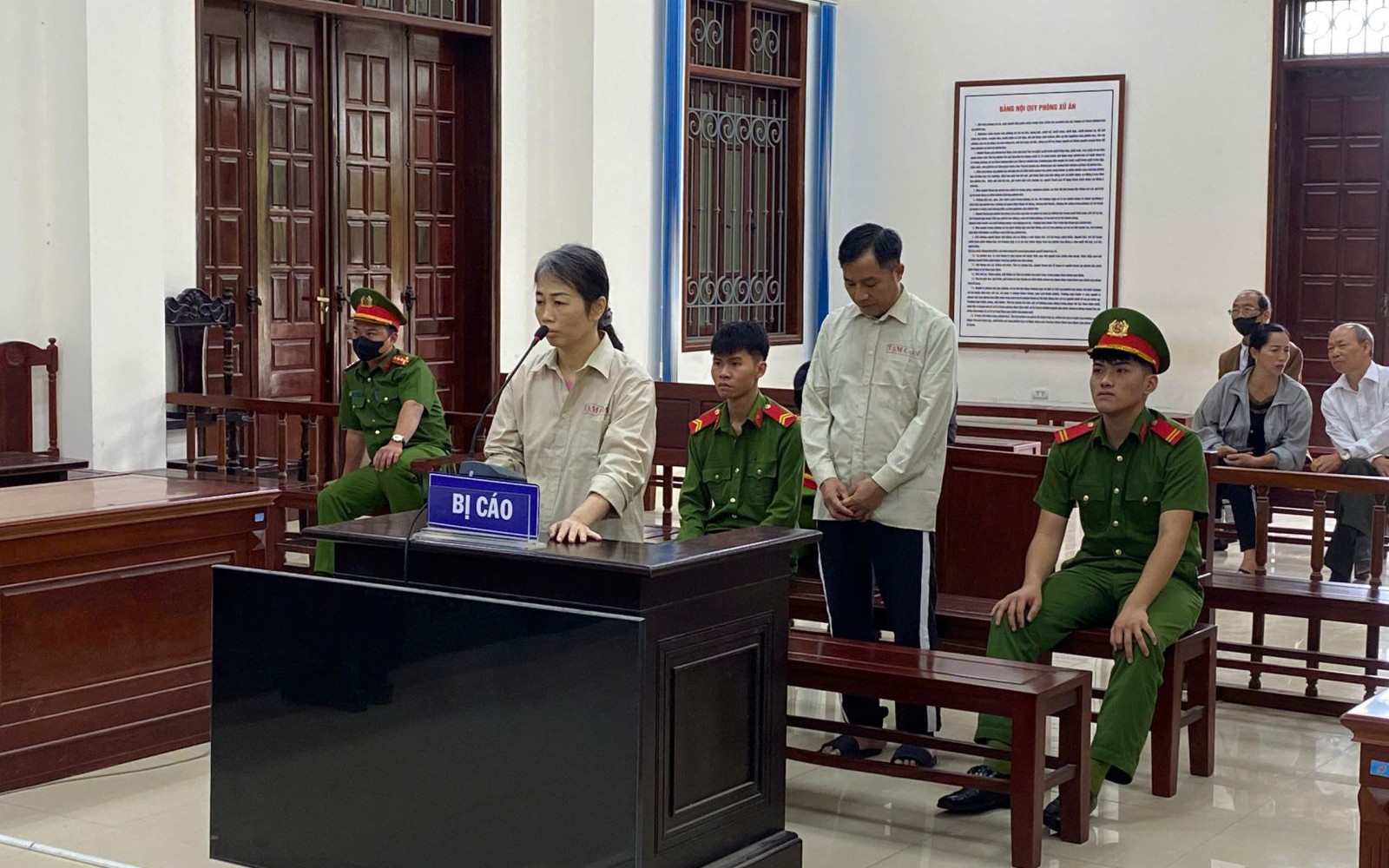 Bắc Giang: 'Lừa đảo chiếm đoạt tài sản', hai vợ chồng bị phạt 25,5 năm tù