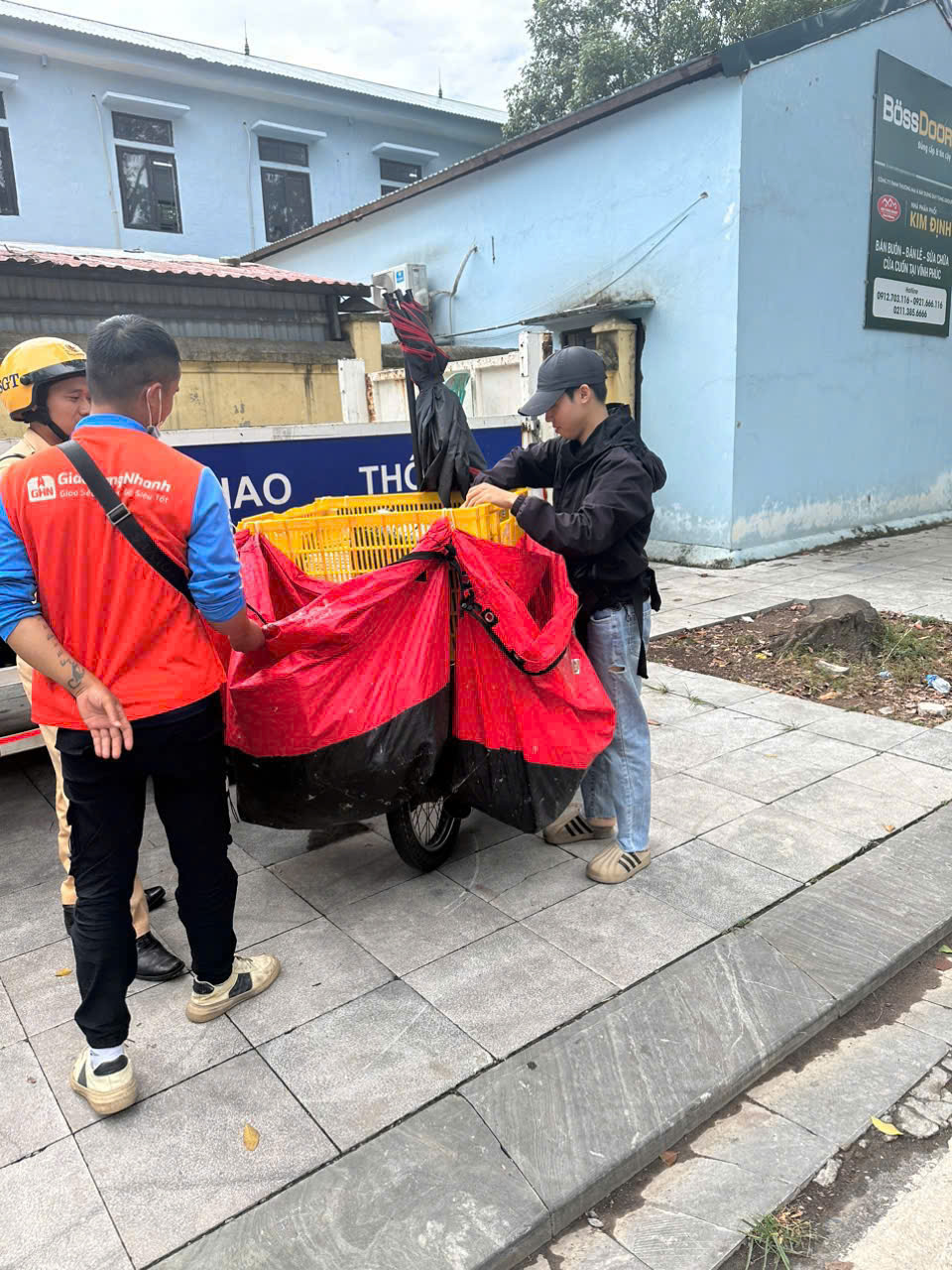 Vĩnh Phúc: Hàng loạt 'shipper' bị xử lý do vi phạm giao thông- Ảnh 2.