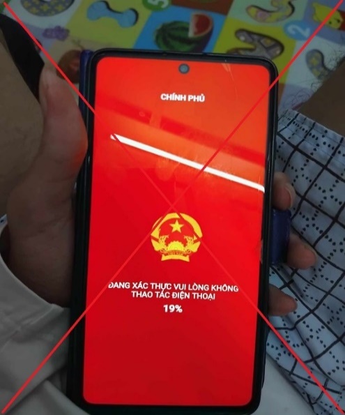 Cài đặt phần mềm giả và quét QR theo yêu cầu, người đàn ông ở Hà Nội mất 400 triệu đồng - Ảnh 1.