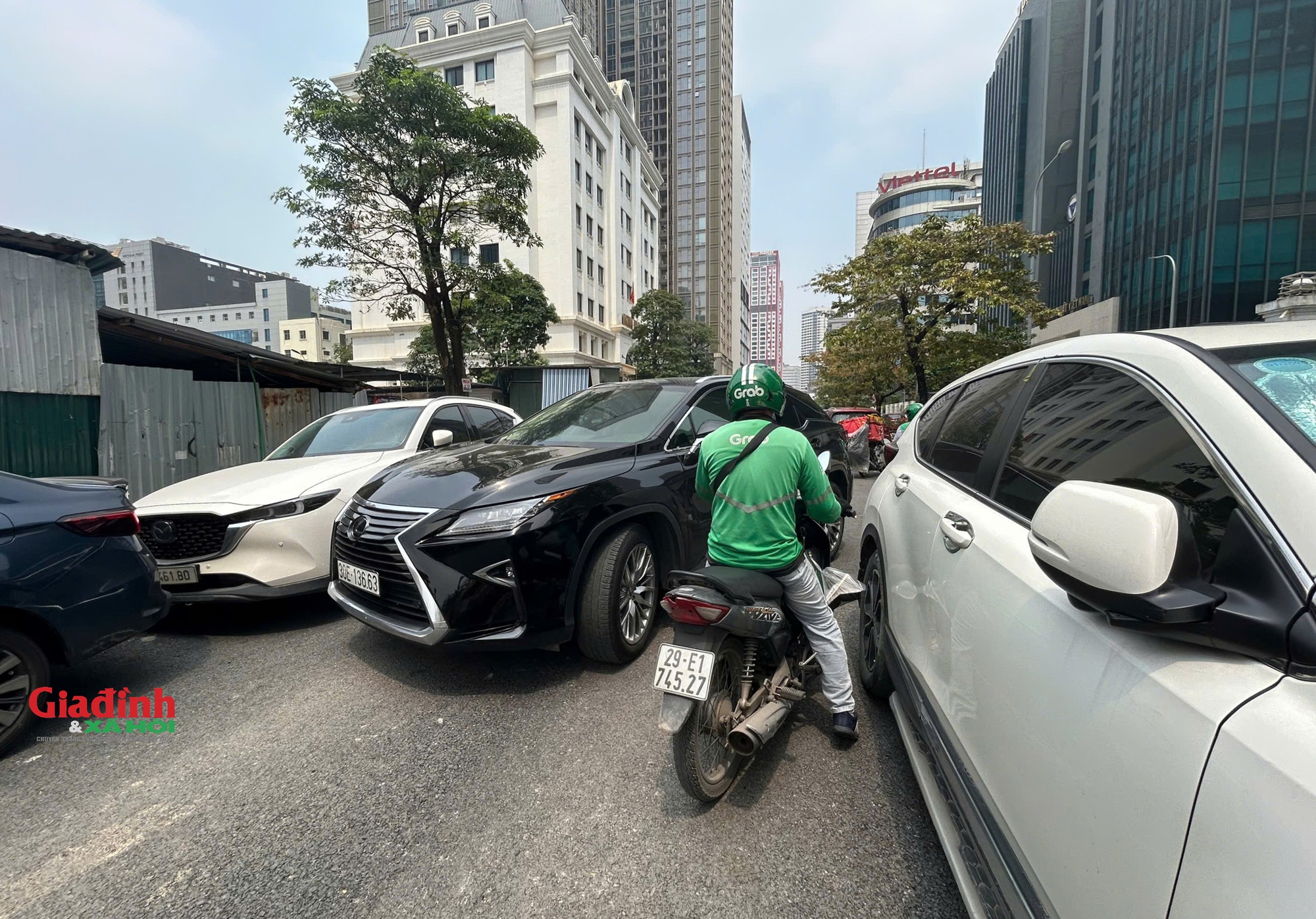 Hà Nội: Dự án D20 Cầu Giấy chưa hoàn thiện đã bị 'biến' thành bãi đỗ xe - Ảnh 4.