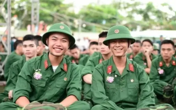 Công dân phải có trình độ văn hóa từ lớp mấy thì mới được tham gia nghĩa vụ quân sự?