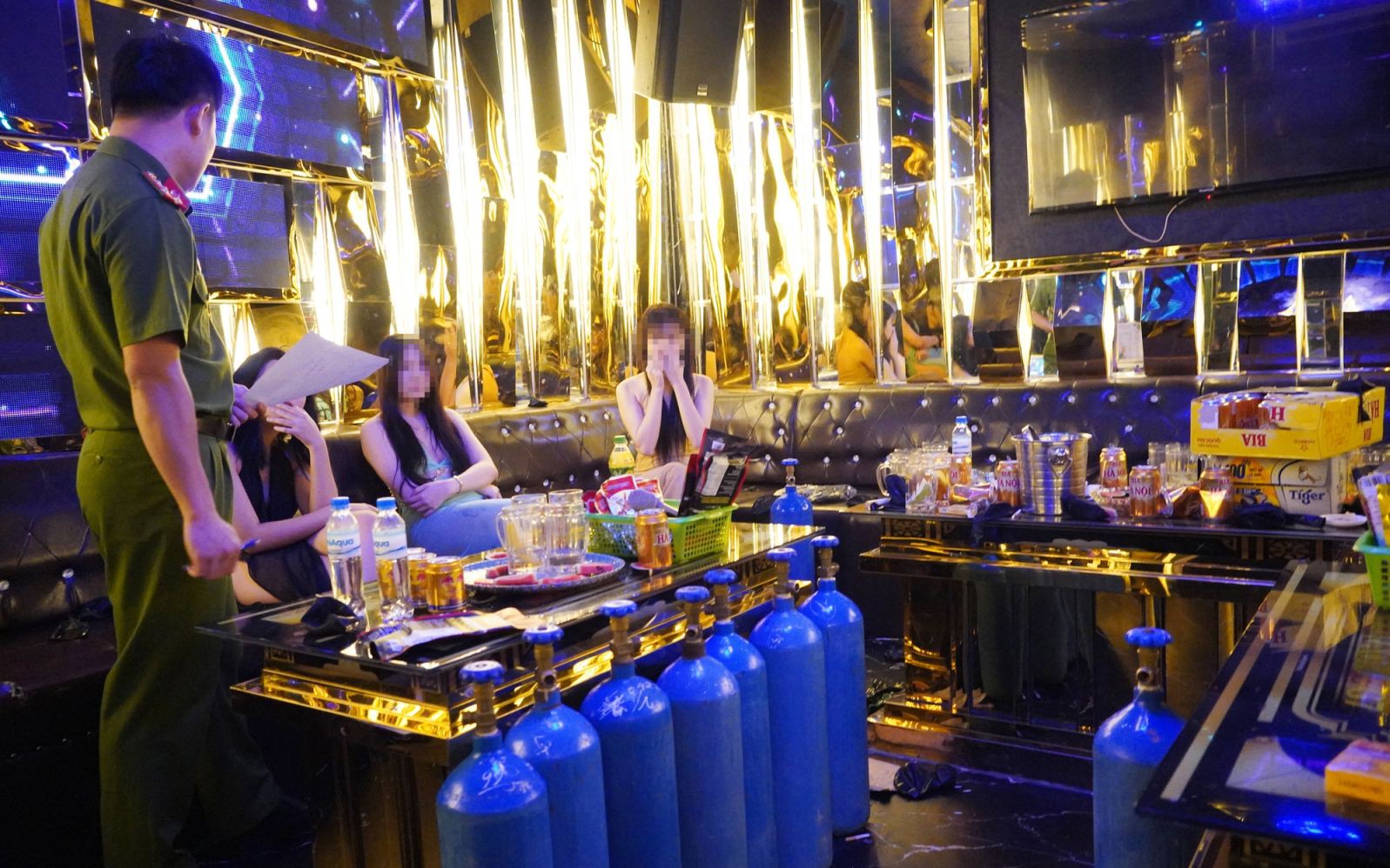 Hiểm họa sử dụng &lsquo;b&oacute;ng cười&rsquo; tại c&aacute;c tụ điểm ăn chơi