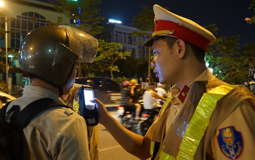 nong-do-con-giay-phep-lai-xe-17316604848861888283058-0-0-313-500-crop-173166050800694536291.png