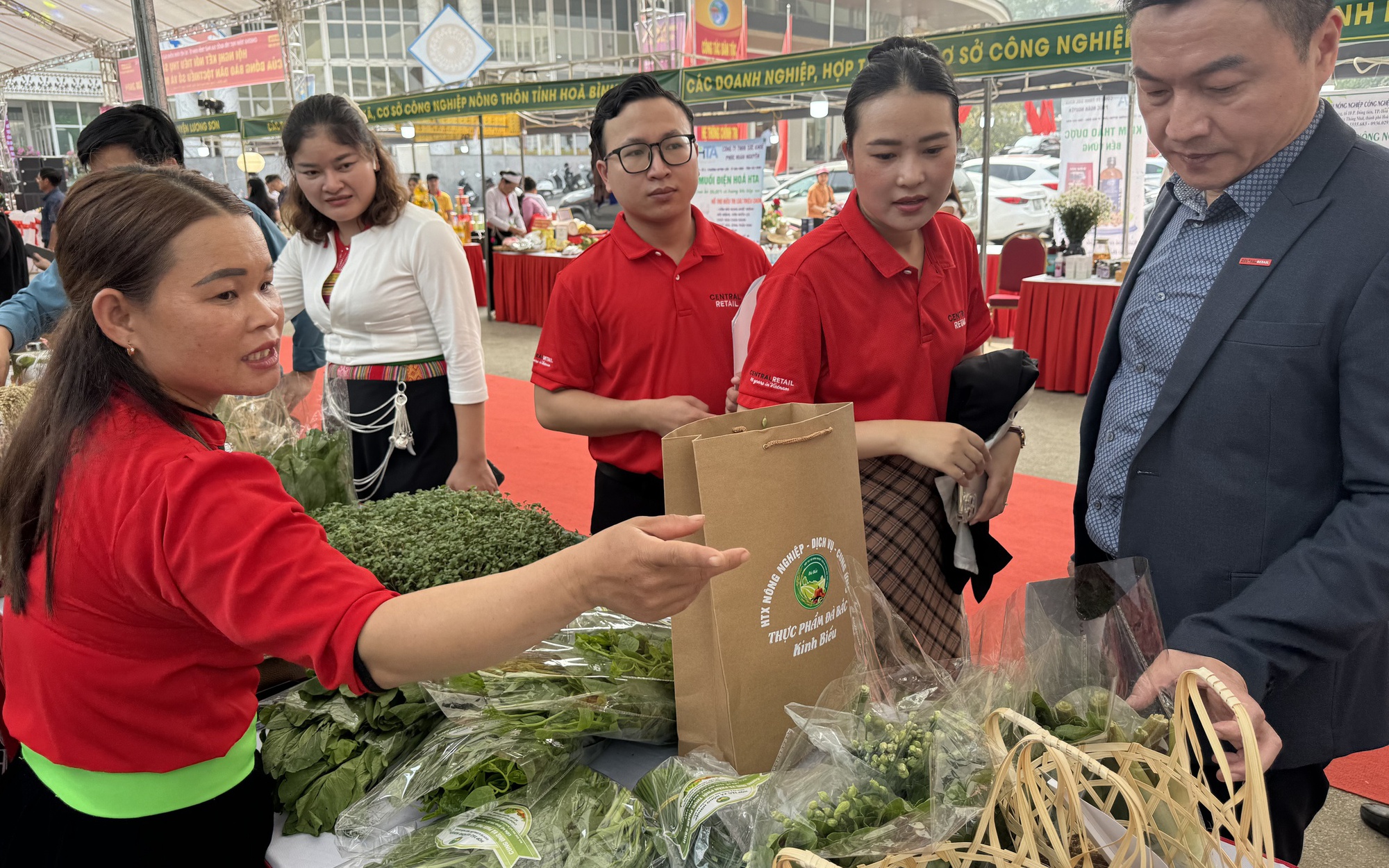 Chưa đến Giáng sinh, siêu thị đã "tung" hàng loạt khuyến mại "khủng"