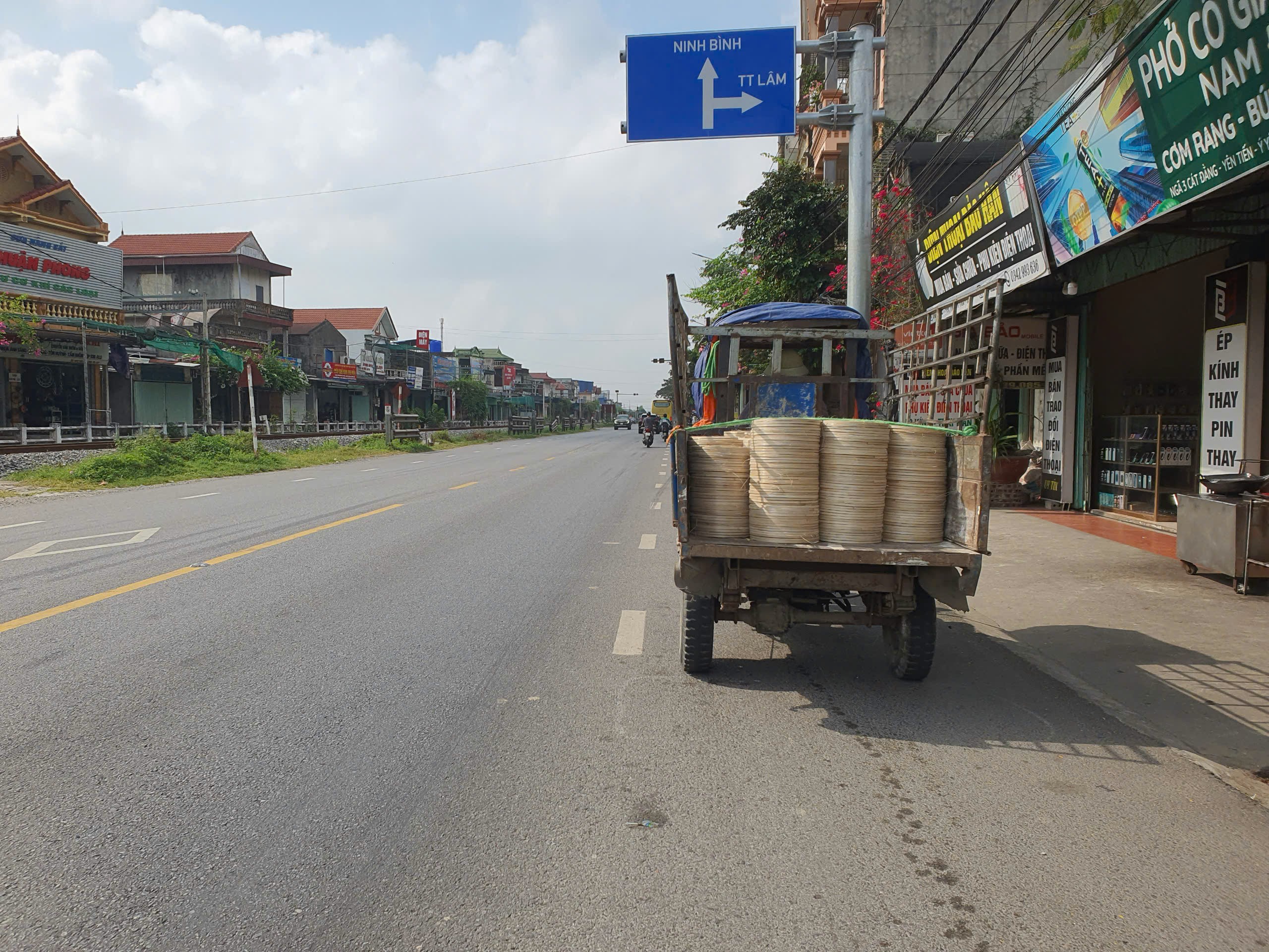 Cận cảnh các 'tác phẩm' được làm từ cây nứa trong làng nghề hơn 600 ở Nam Định - Ảnh 9.