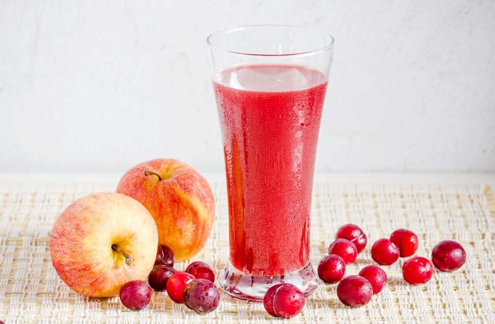 gettyimages-cranberry-apple-juice0artpritsadee-61630874329823432514273-1731896282470-17318962828201536471796.jpg