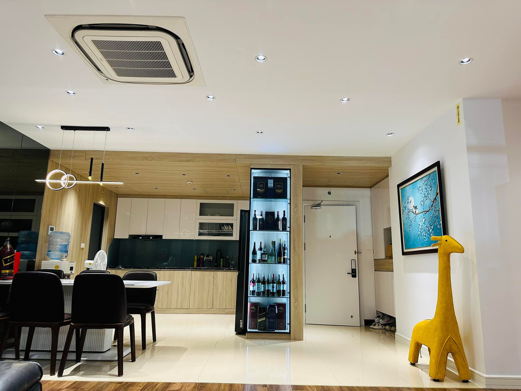 B&ecirc;n trong căn hộ 10 tỷ đồng của L&yacute; To&eacute;t phim Độc Đạo, gia chủ h&eacute; lộ kh&ocirc;ng gian "bất khả x&acirc;m phạm"- Ảnh 6.