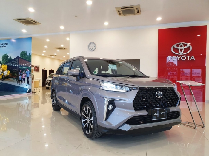 Giá lăn bánh Toyota Veloz Cross mới nhất rẻ hiếm thấy, Mitsubishi Xpander lo bị soán ngôi doanh số- Ảnh 2.